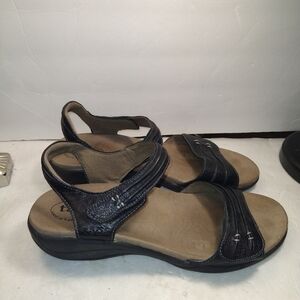 Taos Esy Black Leather Strappy Comfortable Sandals Women's sz 11